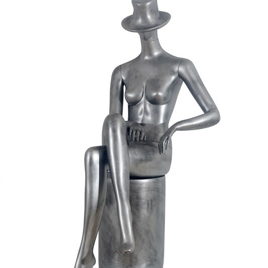 Fashionable female mannequin 1