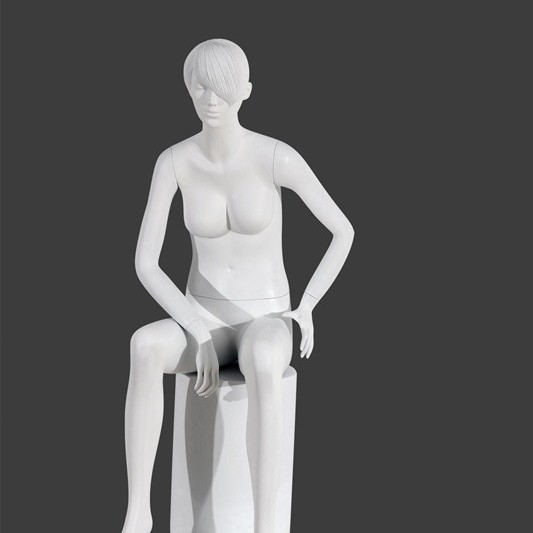 Female fashionable mannequins 4